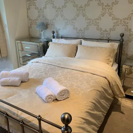 Luxury Cosy - In The Golden Triangle Leeds